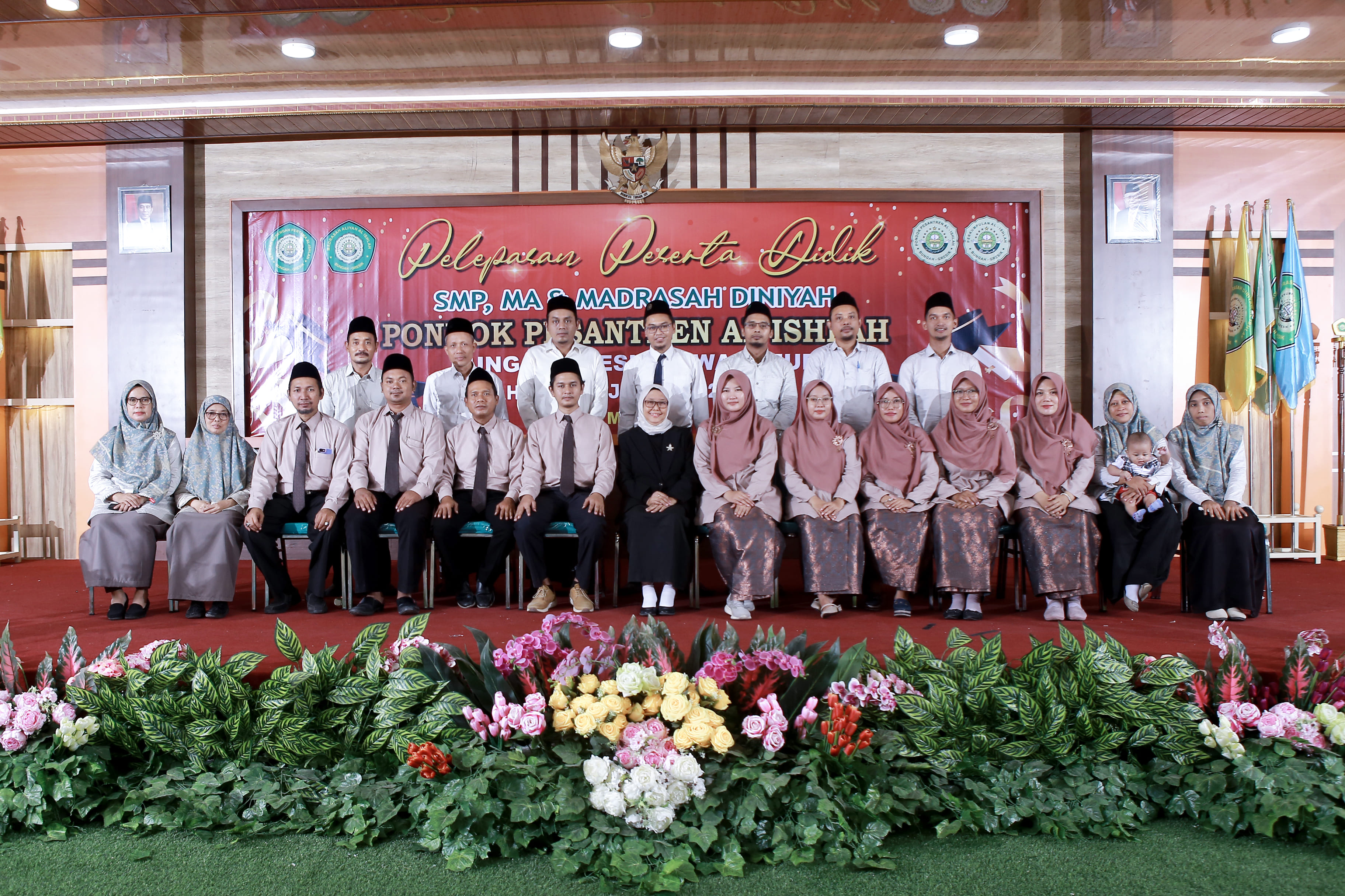 Foto dewan guru MA Al-Ishlah 2023/2024